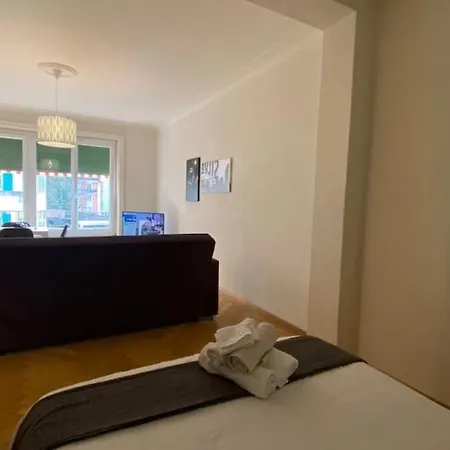 Lejlighed Large 7 Minutes Walking To Train Station *