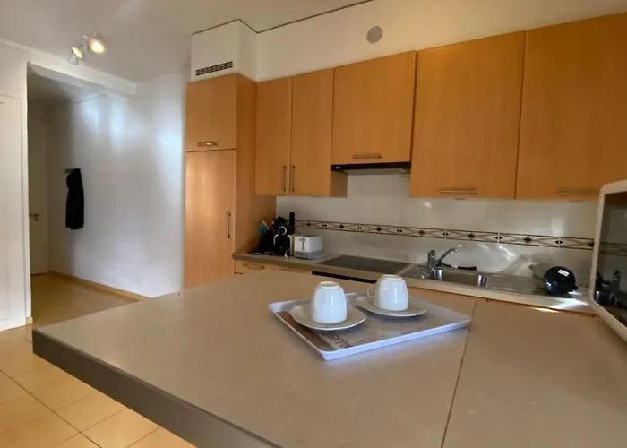 Large 7 Minutes Walking To Train Station *